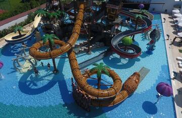 Самые креативные дизайны водных горок в мире