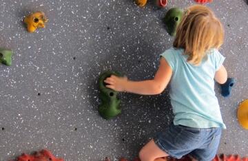 Домашний детский скалодром: каким должен быть скалодром?