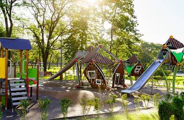 Какие элементы должны обязательно быть на современных детских площадках?